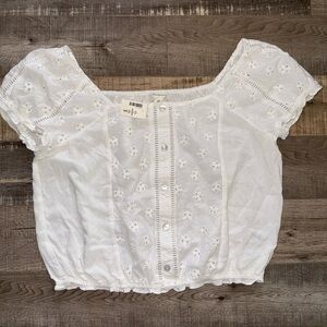 Aeropostale White Eyelet cropped Women Top size large NEW